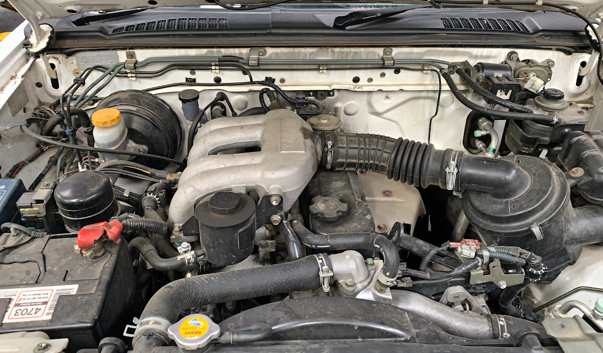 1999 Nissan Navara engine bay Before Turbo kit fitted